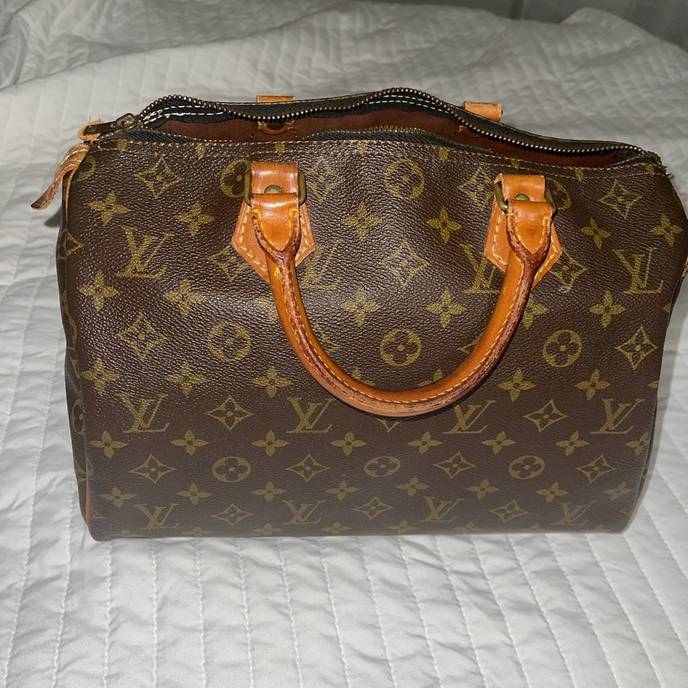 AUTHENTIC greatly used Louis Vuitton Speedy 25